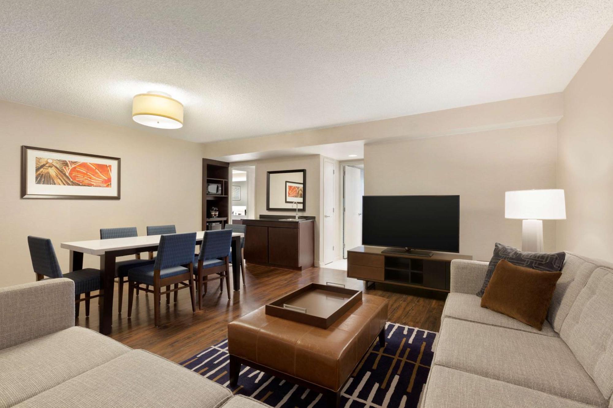 Two-Bedroom Suite,1551454858:JPEG